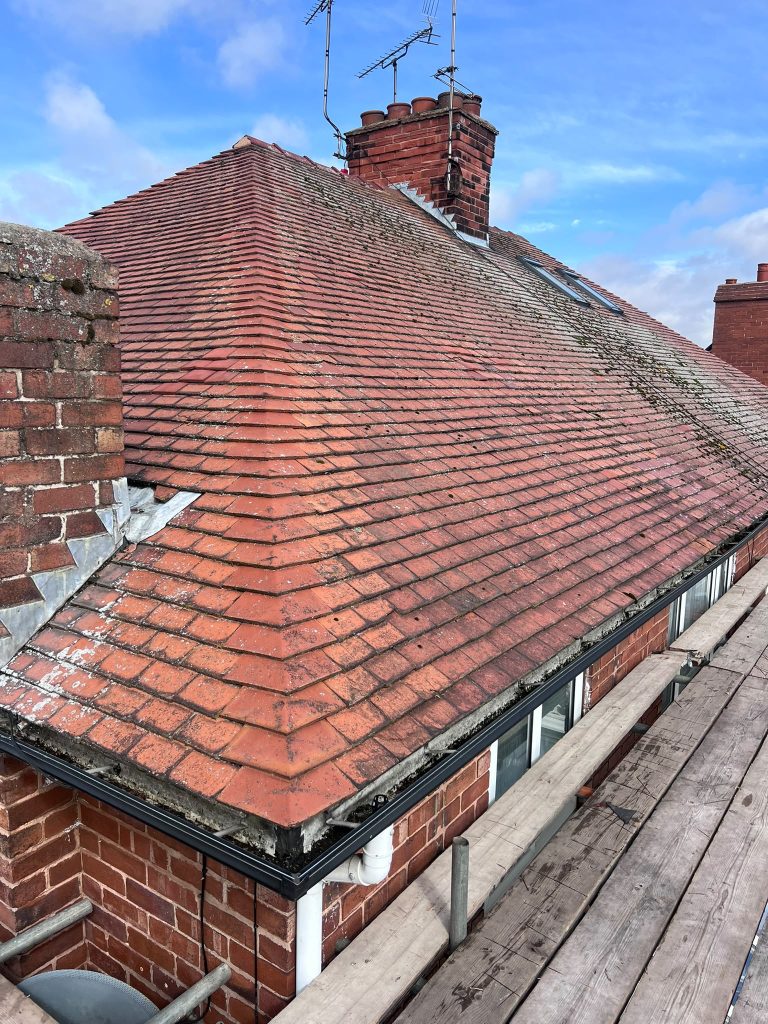 Original Rosemary tiled roof in Worksop before replacement by Gold Zone Roofing (3)